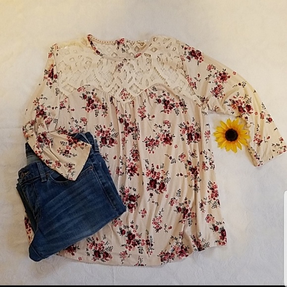 Jolt Tops - Floral 3/4 sleeve top